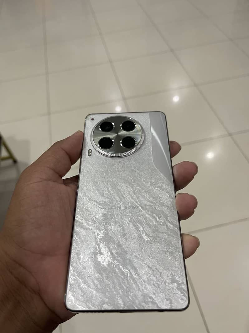 Tecno camon 30 0
