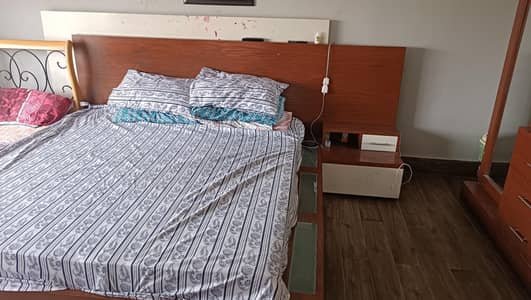 solid king size bed with 2 sidtbles and dressing tablewithout mattress