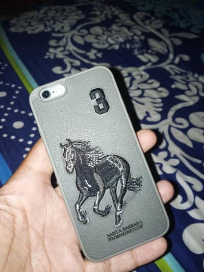 iphone 6s with original battery and 10/10 condition