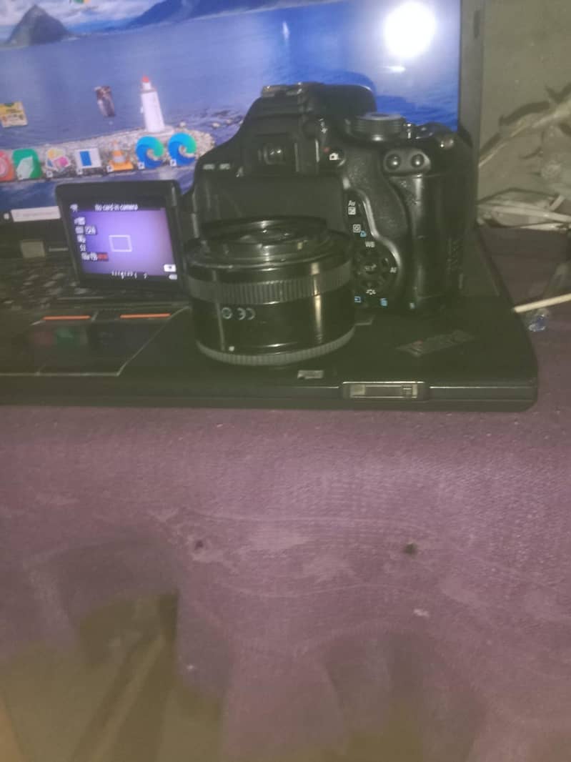 DSLR camera 0