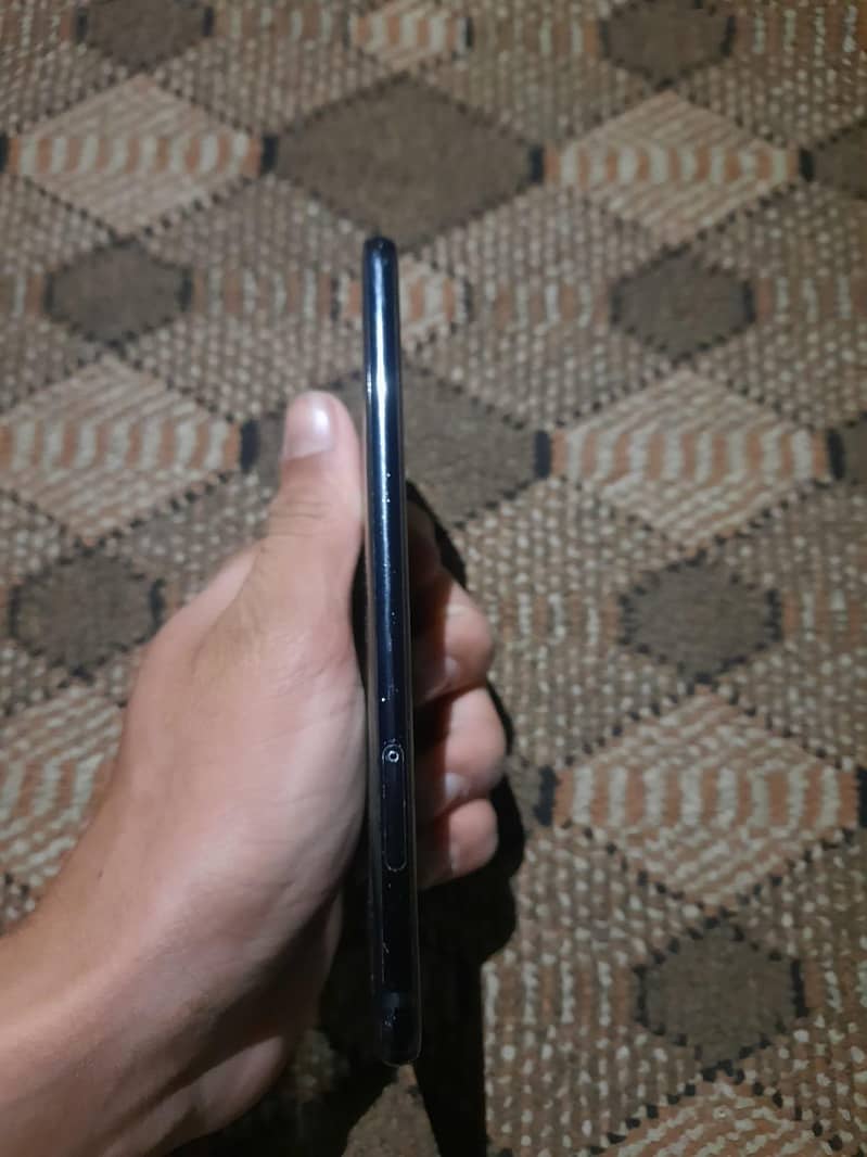 LG V30 3