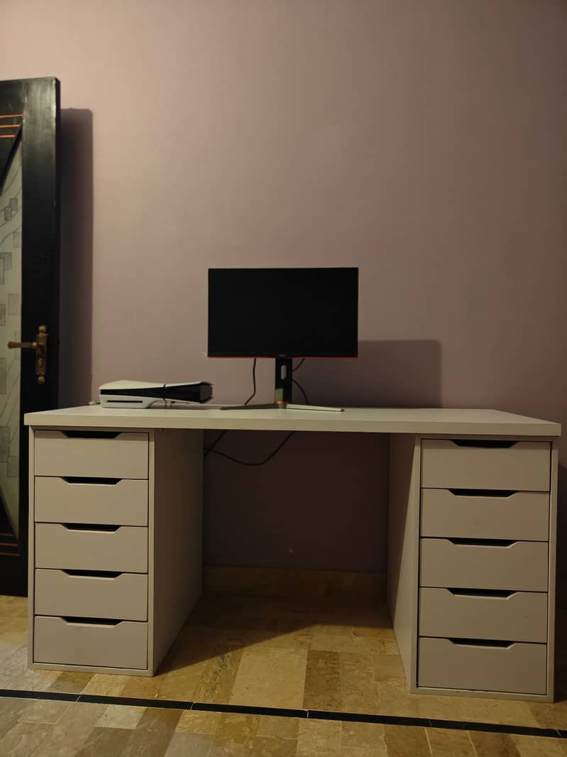 Ikea table 0
