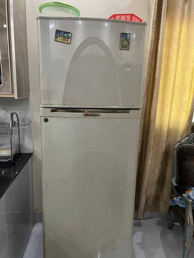 Dawlance fridge  percent working condition