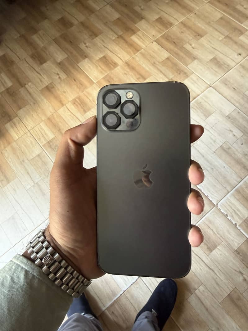 Iphone 12 pro max 4