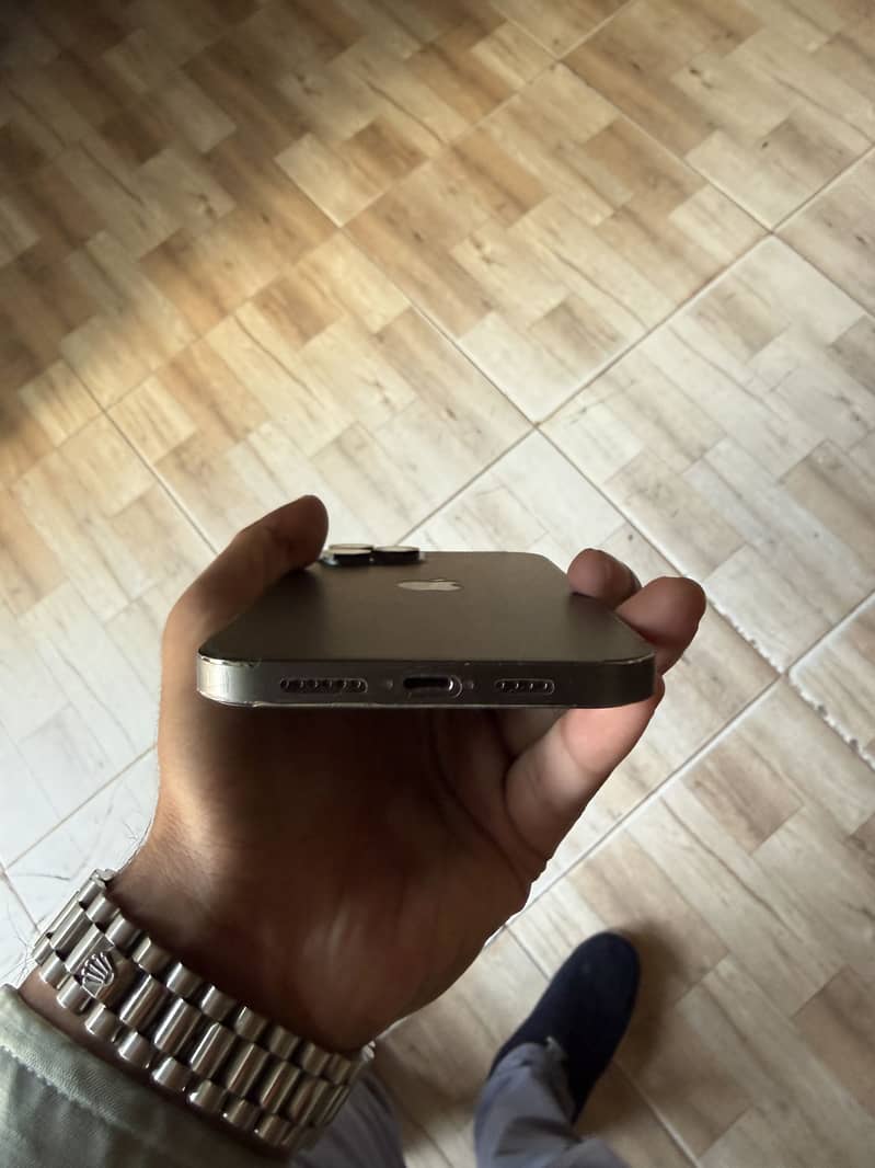 Iphone 12 pro max 6