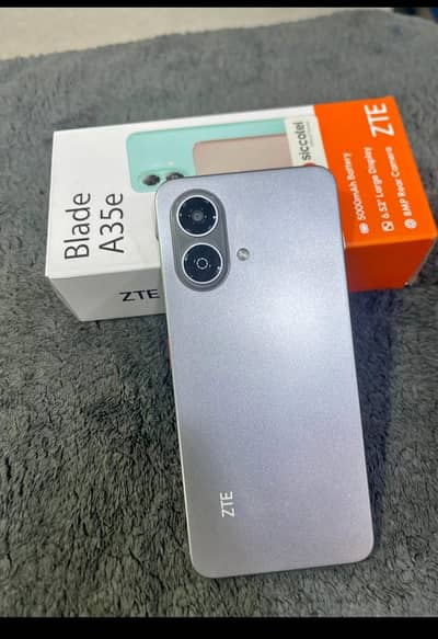 bhai fone bilkul new ha bht Kam use hua ha 6/64 ha daba charger sath