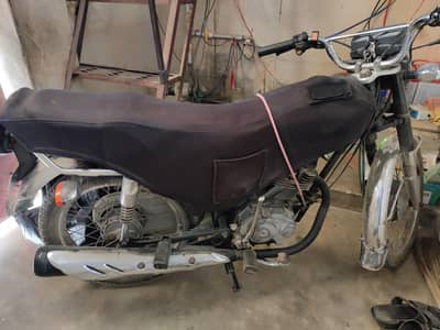 Honda 125 all ok koi kaam nhi lo or chalao rahimyarkhan num hai 2015