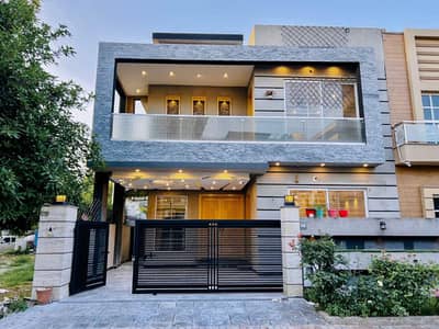 5 Bed Slightly Used Designer House at Ideal Location