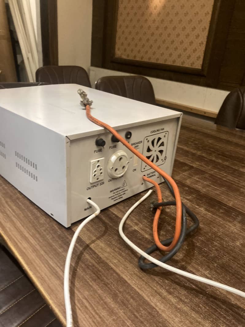 3000 Watt UPS 10