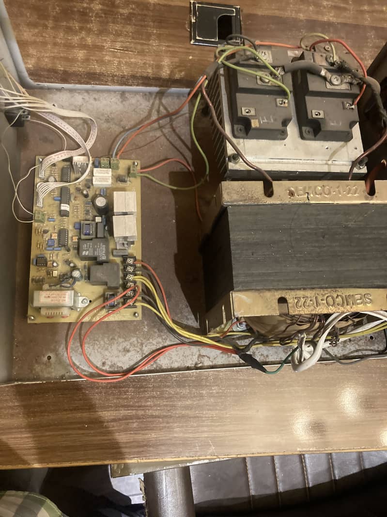 3000 Watt UPS 11