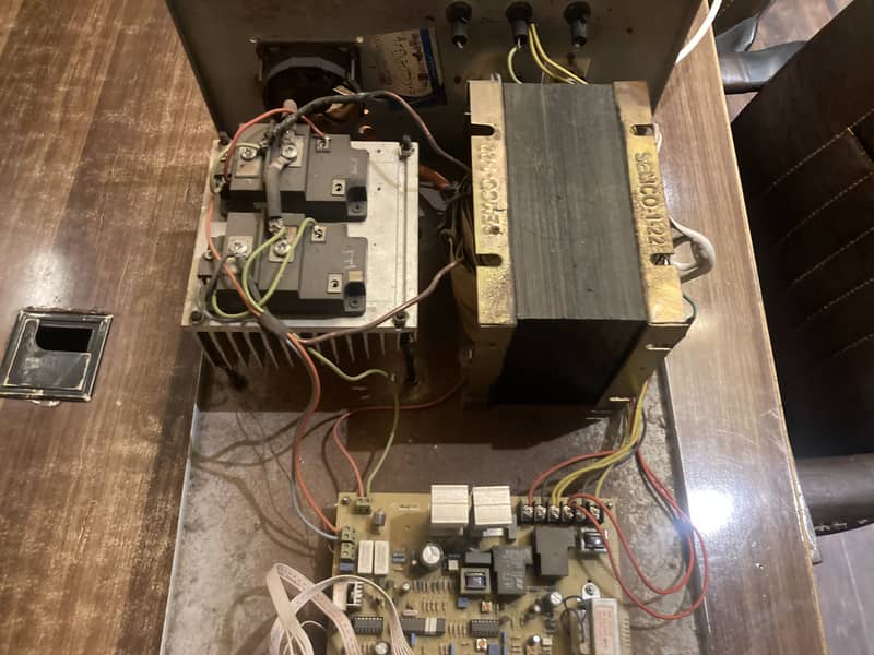 3000 Watt UPS 13