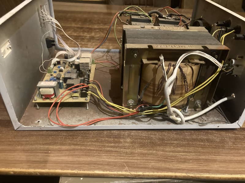 3000 Watt UPS 14