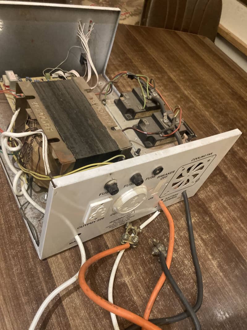 3000 Watt UPS 16