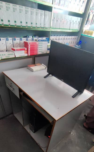 urgent for saleTable  only two month use