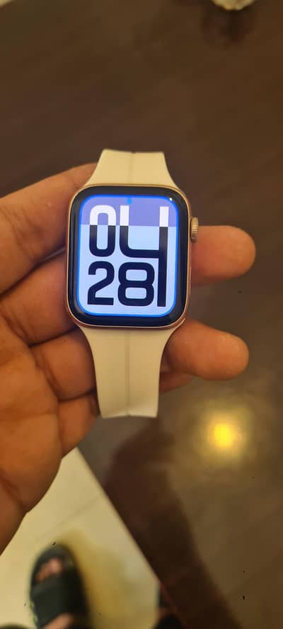 apple watch 6 in good condition 10 by 9