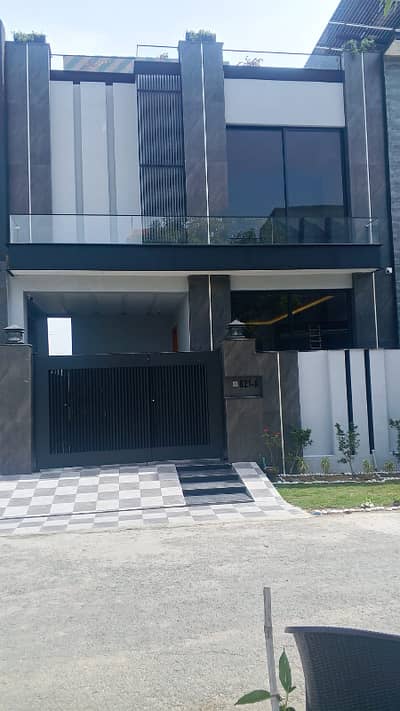 DHA PHASE 9 TOWN HOUSE FOR RENT 5 MARLA
