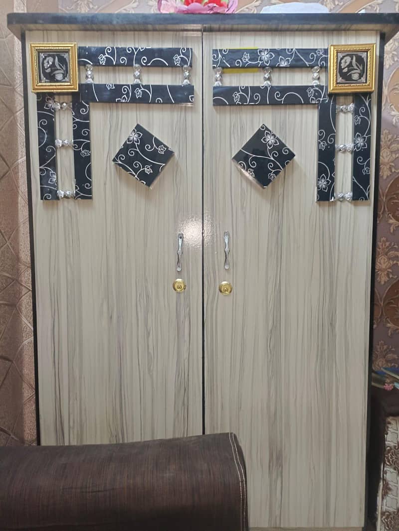 wardrobe 0