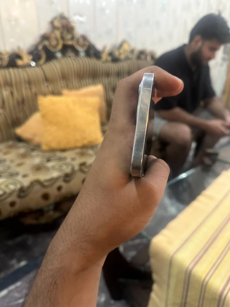 Iphone 12 pro max 1