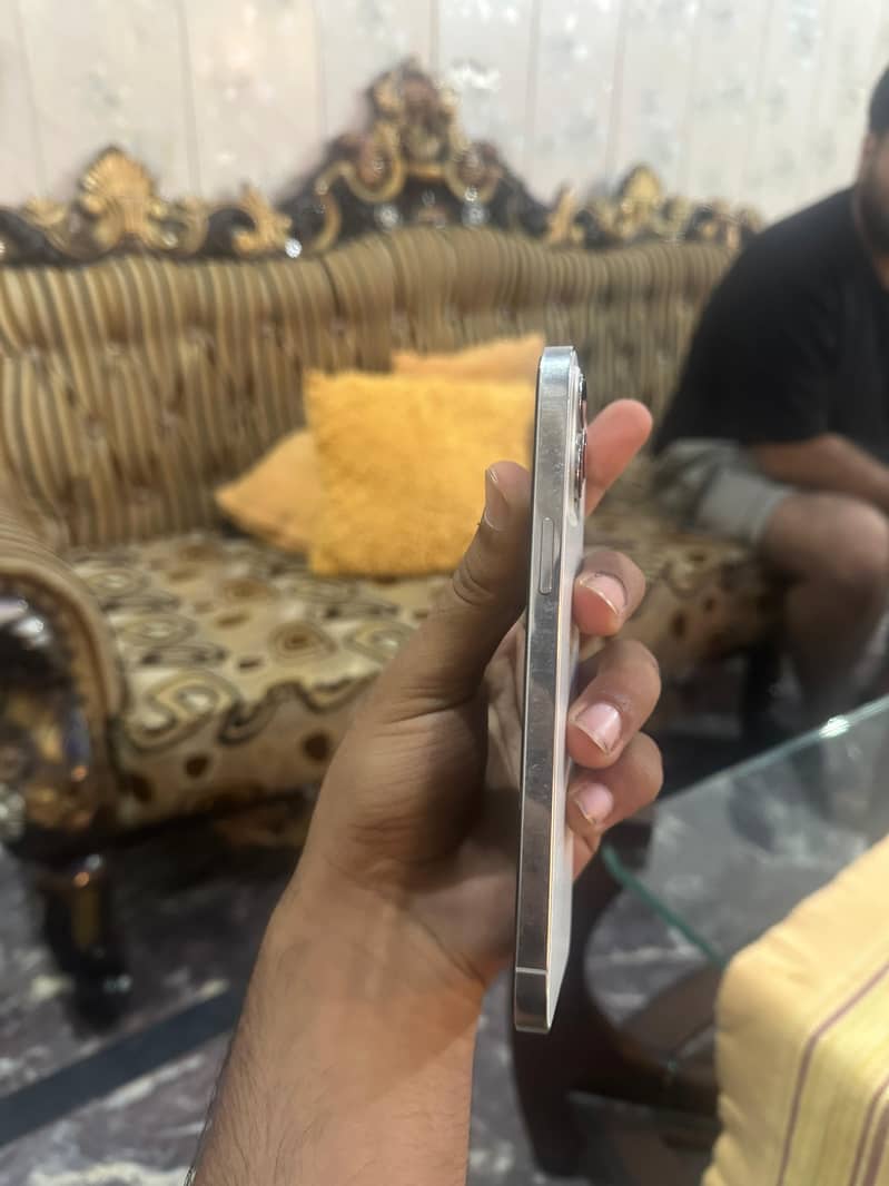 Iphone 12 pro max 2