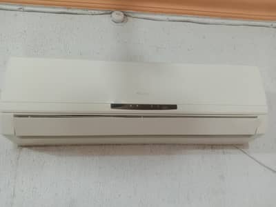 Gree 1.5 Ton Split AC – Excellent Cooling – First Owner