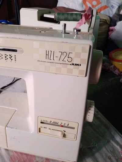 jukiHZL725 SEWING MACHINE