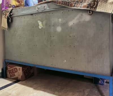 Stainless steel body Trunk with Stand/Clothe Storage