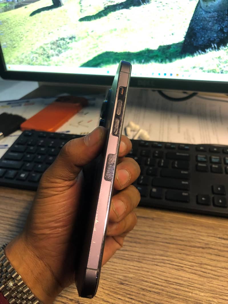 iPhone 14 Pro Max 8