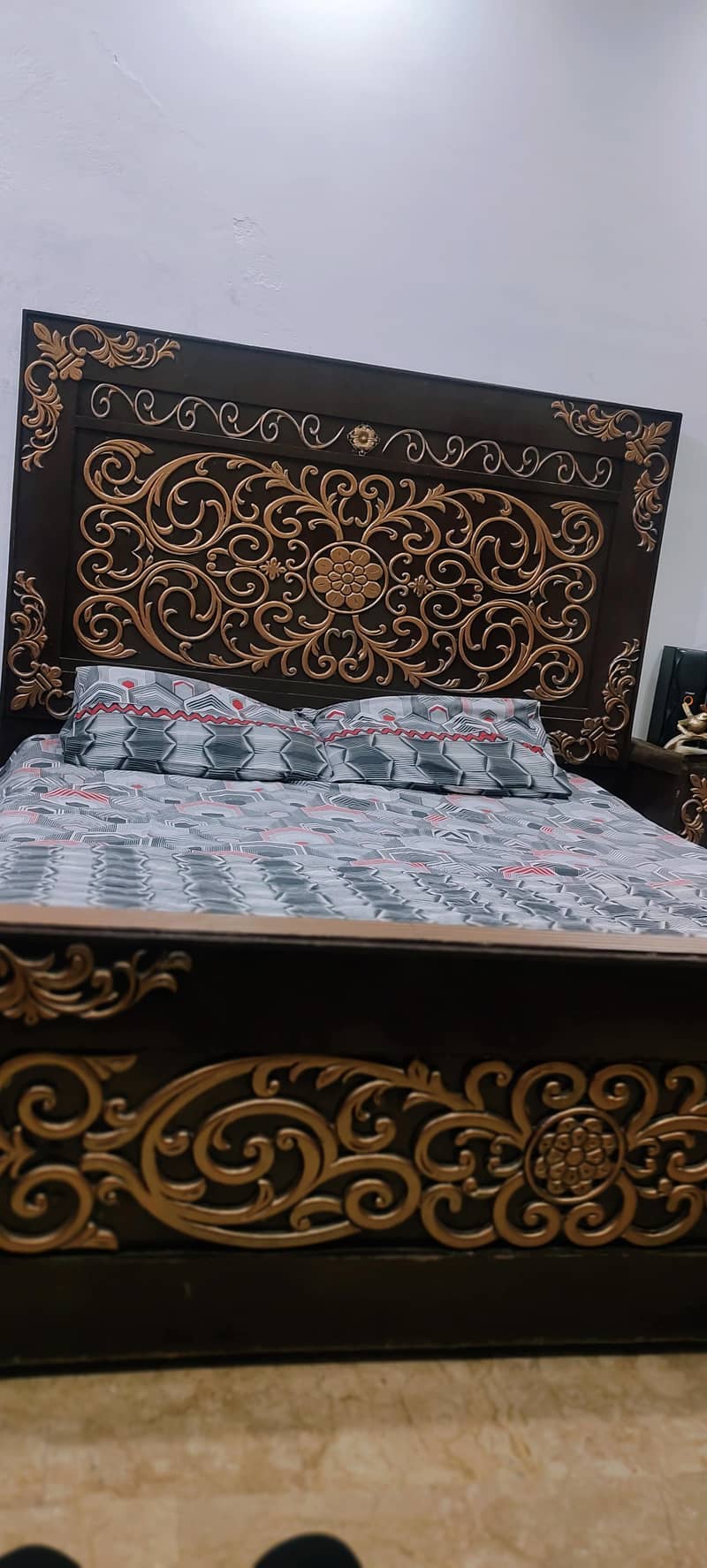 bed set with side table 0