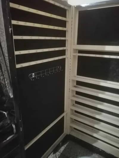 jewelry console Good condition