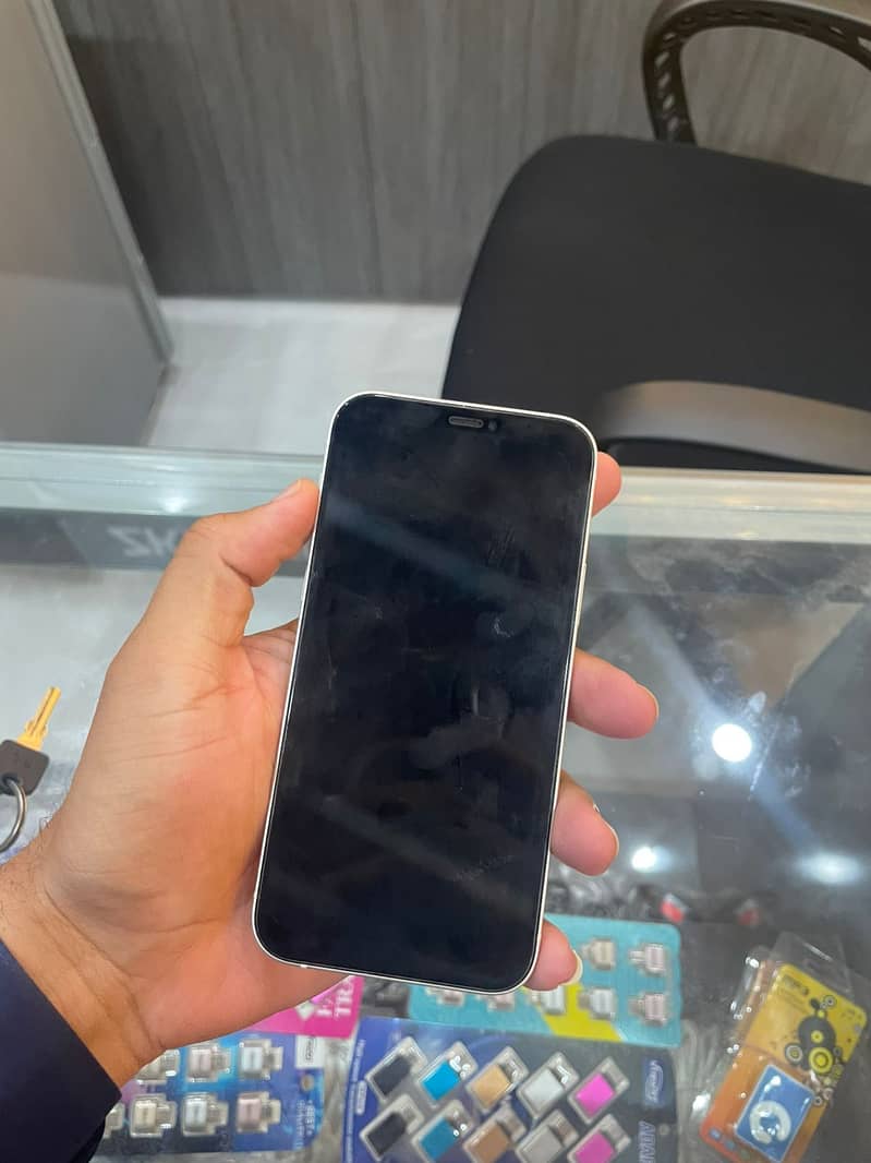 Apple iPhone 12 1