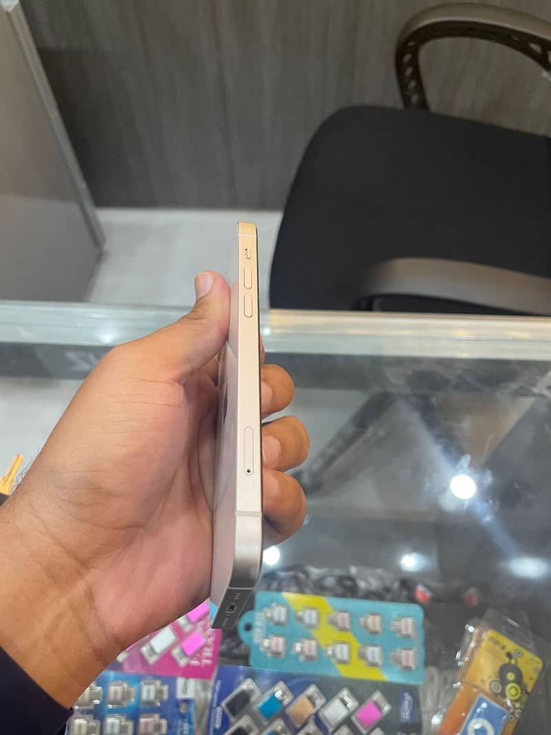 Apple iPhone 12 3