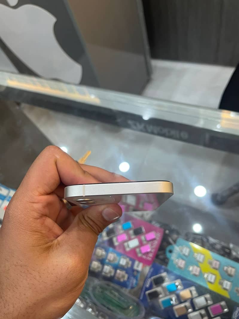 Apple iPhone 12 5