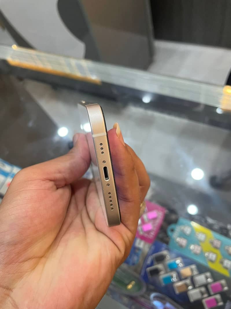 Apple iPhone 12 6