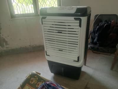 Solar cooler in a lush condition also used on electric