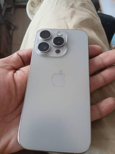 iPhone 15 Pro 256GB 100% health 4 month sim time