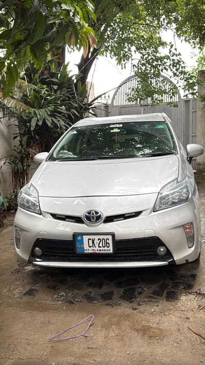 Toyota Prius 2013/2017 Import S Package – Islamabad Registered