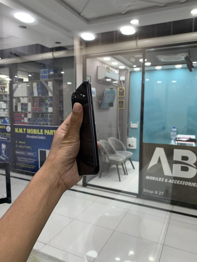 iPhone xr 3