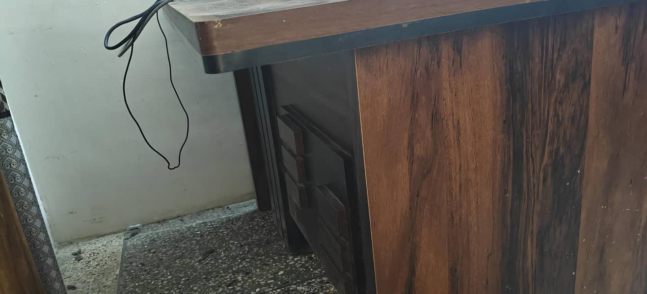 Office Table 0