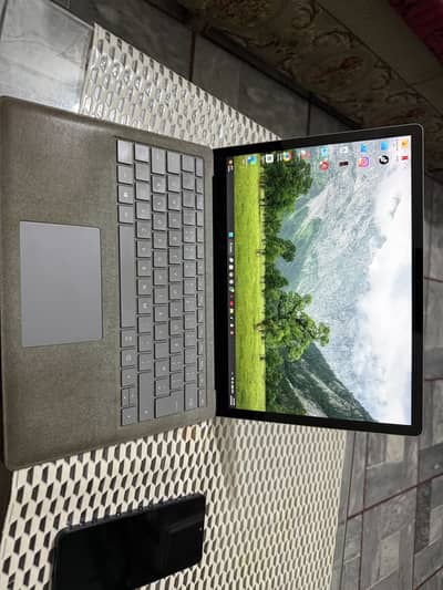 Microsoft surface laptop 2