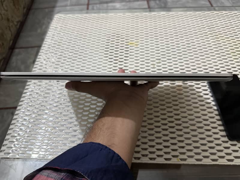 Microsoft surface laptop 2 1