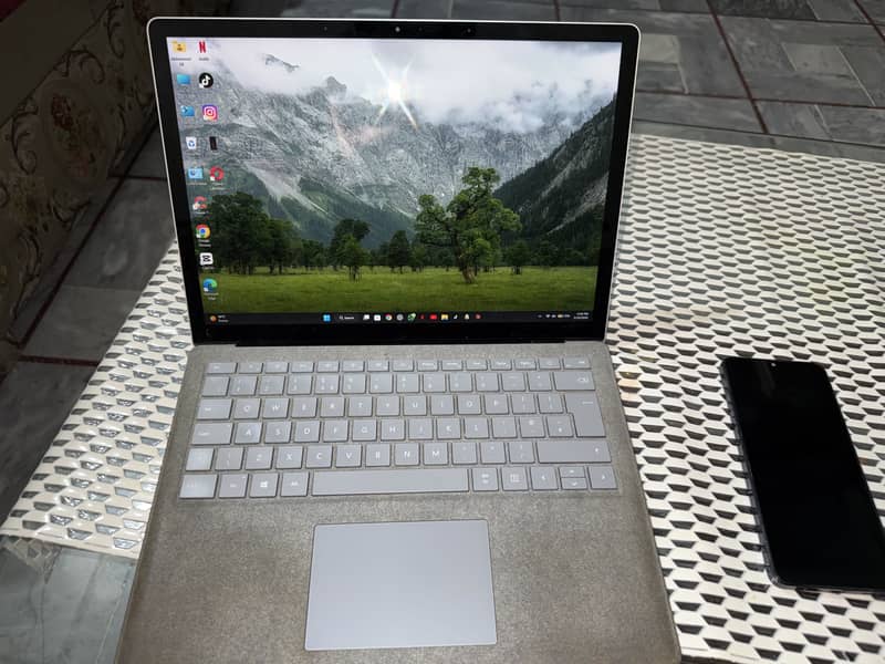 Microsoft surface laptop 2 5