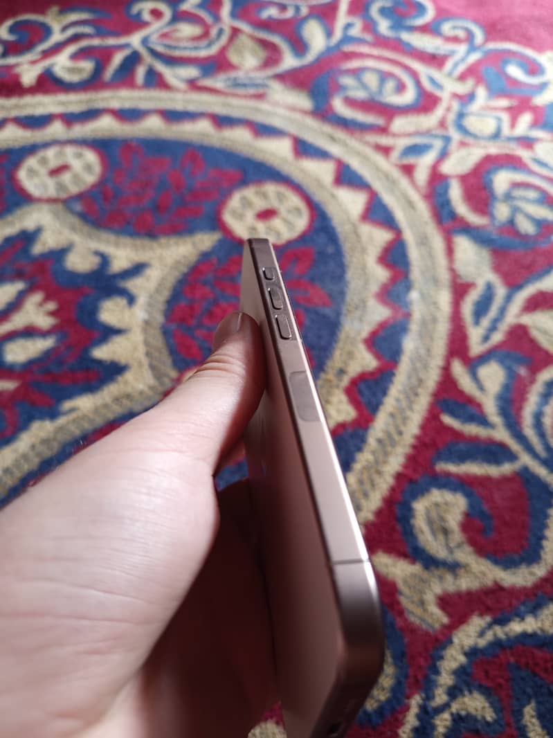 iPhone 16 PRO 1