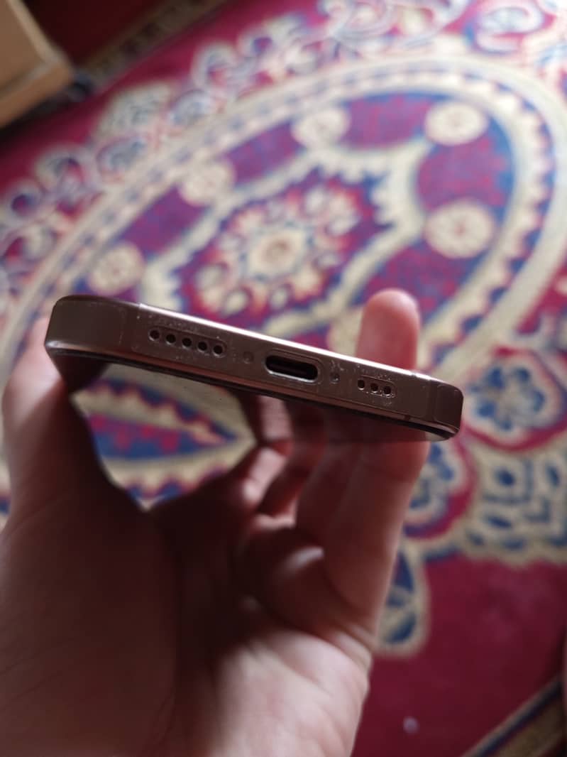 iPhone 16 PRO 4