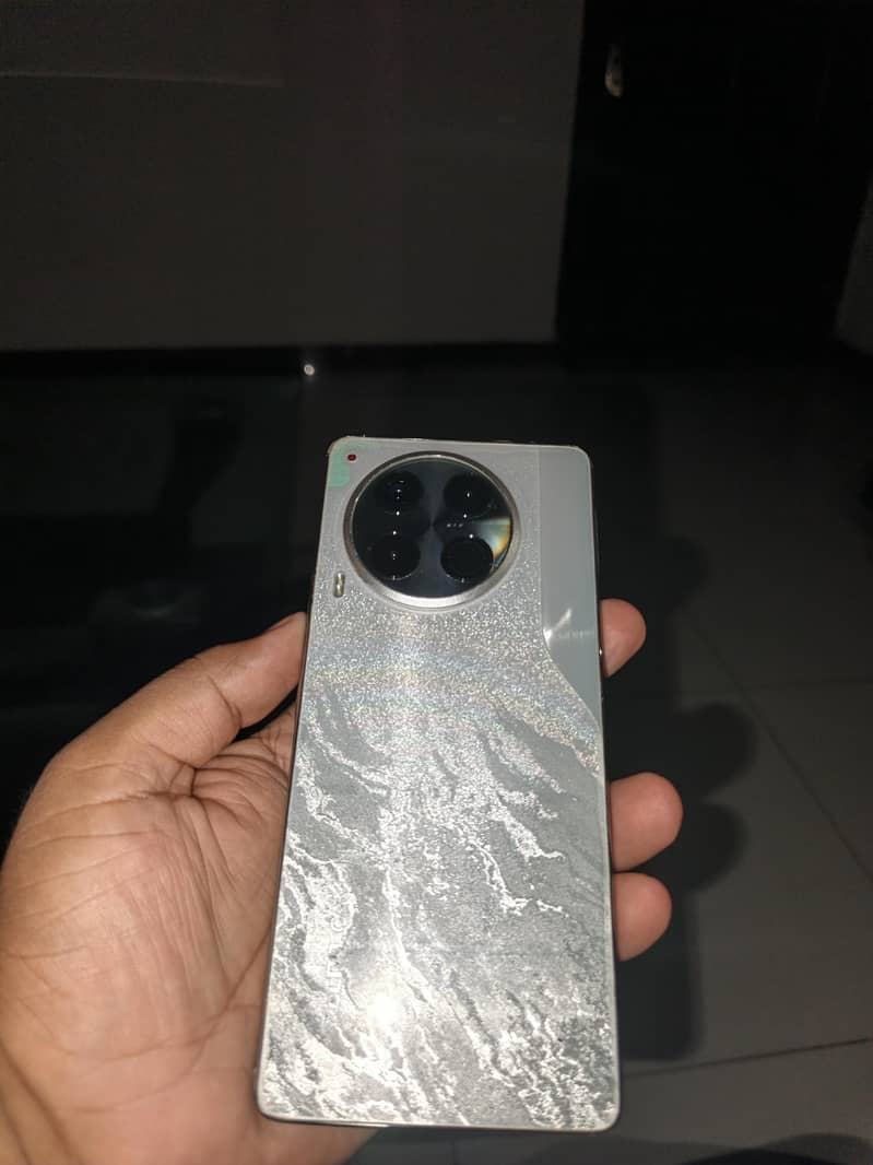Tecno Camon 30 0