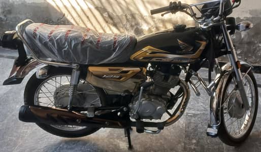 CG 125 26 gold edition  letter katta hua hai . 1295 km used