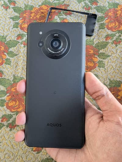 Sharp Aquos R7