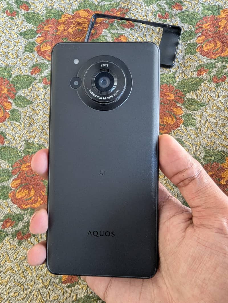 Sharp Aquos R7 0