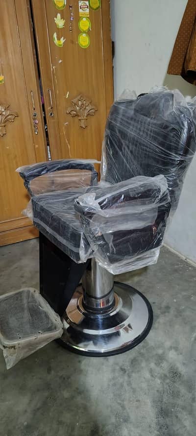 Saloon/Beauty polor chair reasonabale price