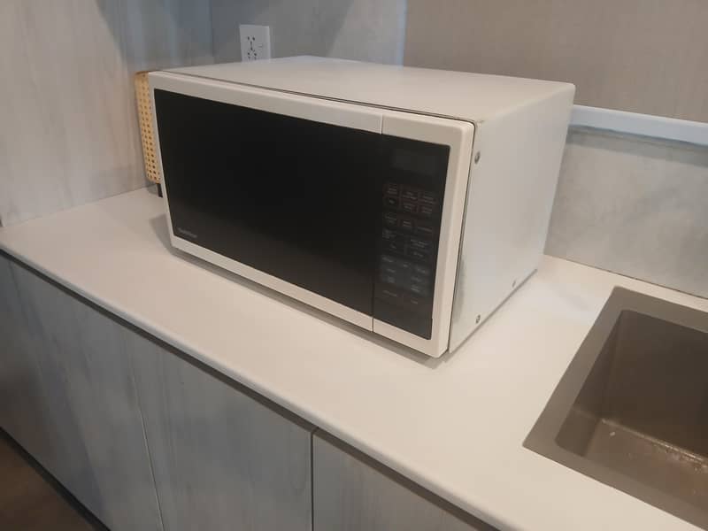 Microvave oven 1