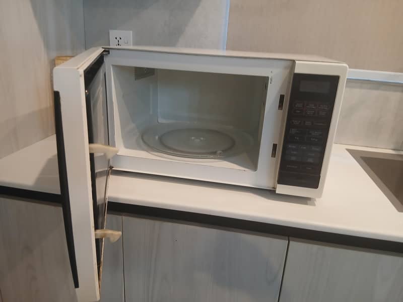 Microvave oven 2